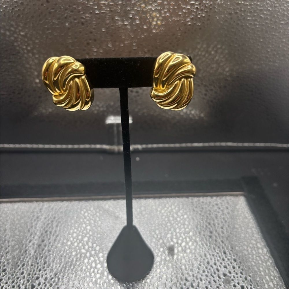 Gold Twisted Knot Earrings Light Weight. All Earrings Come With Several Di Backs
